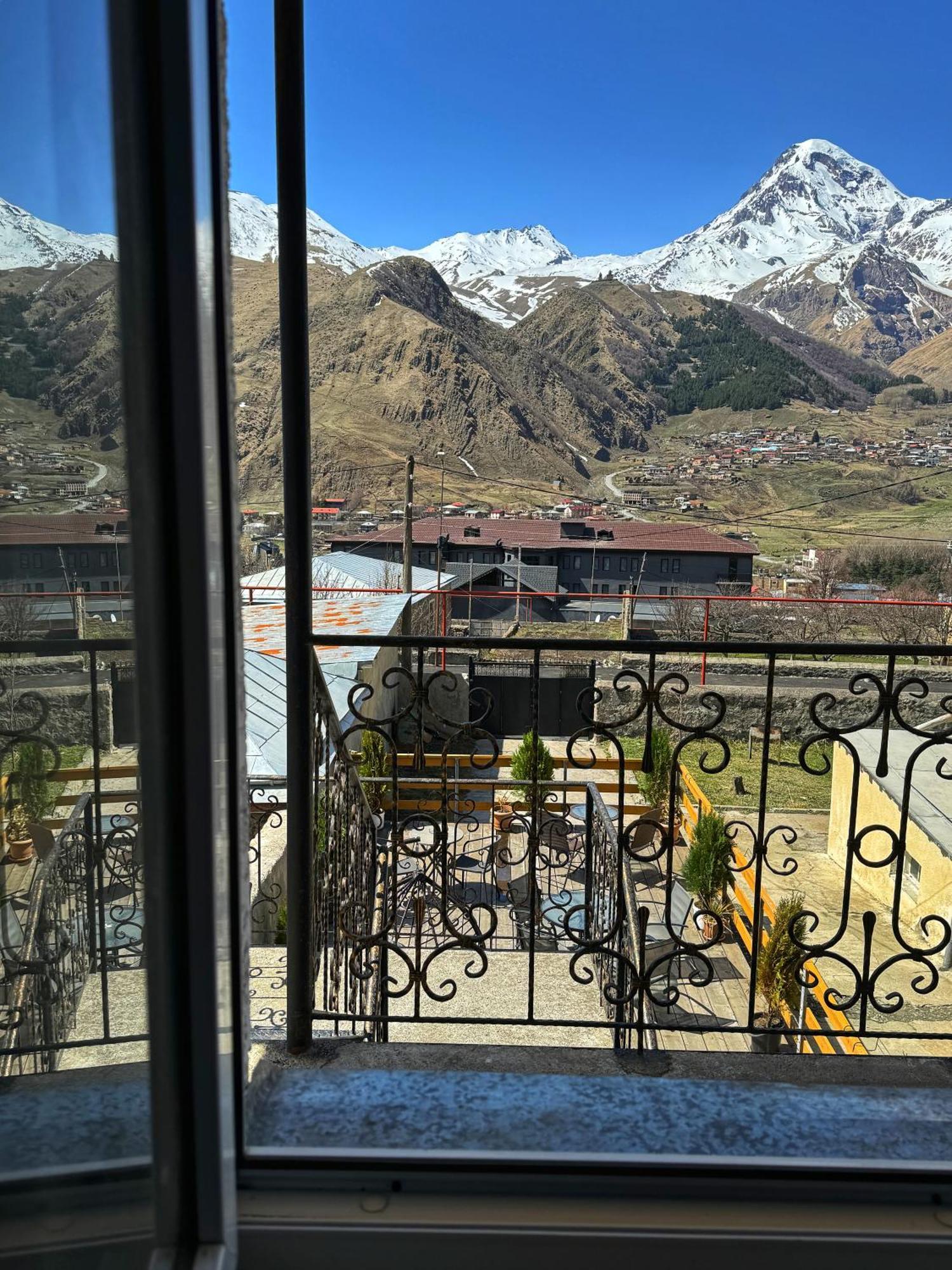 Hotel Elia Kazbegi Exteriör bild