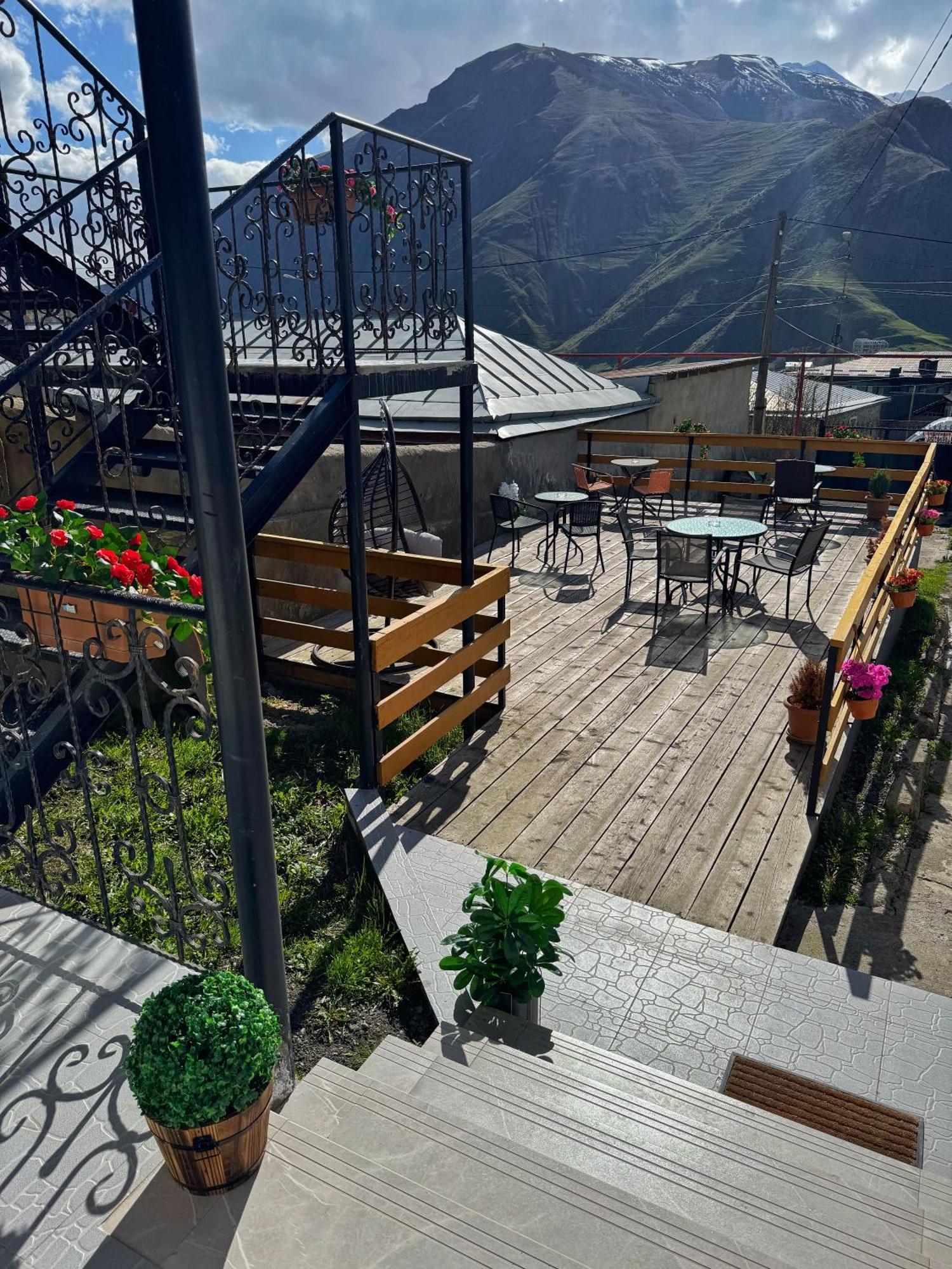Hotel Elia Kazbegi Exteriör bild